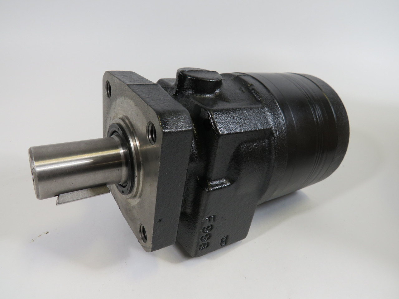Parker TB0100FP100AAAA Hydraulic Motor 159/217/119/158Nm 13.8HP 454RPM ! NEW !