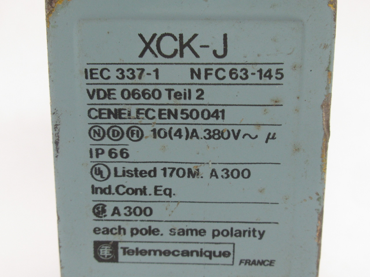 Telemecanique XCKJ267 Roller Limit Switch 10A 380VAC *Cosmetic Damage* USED