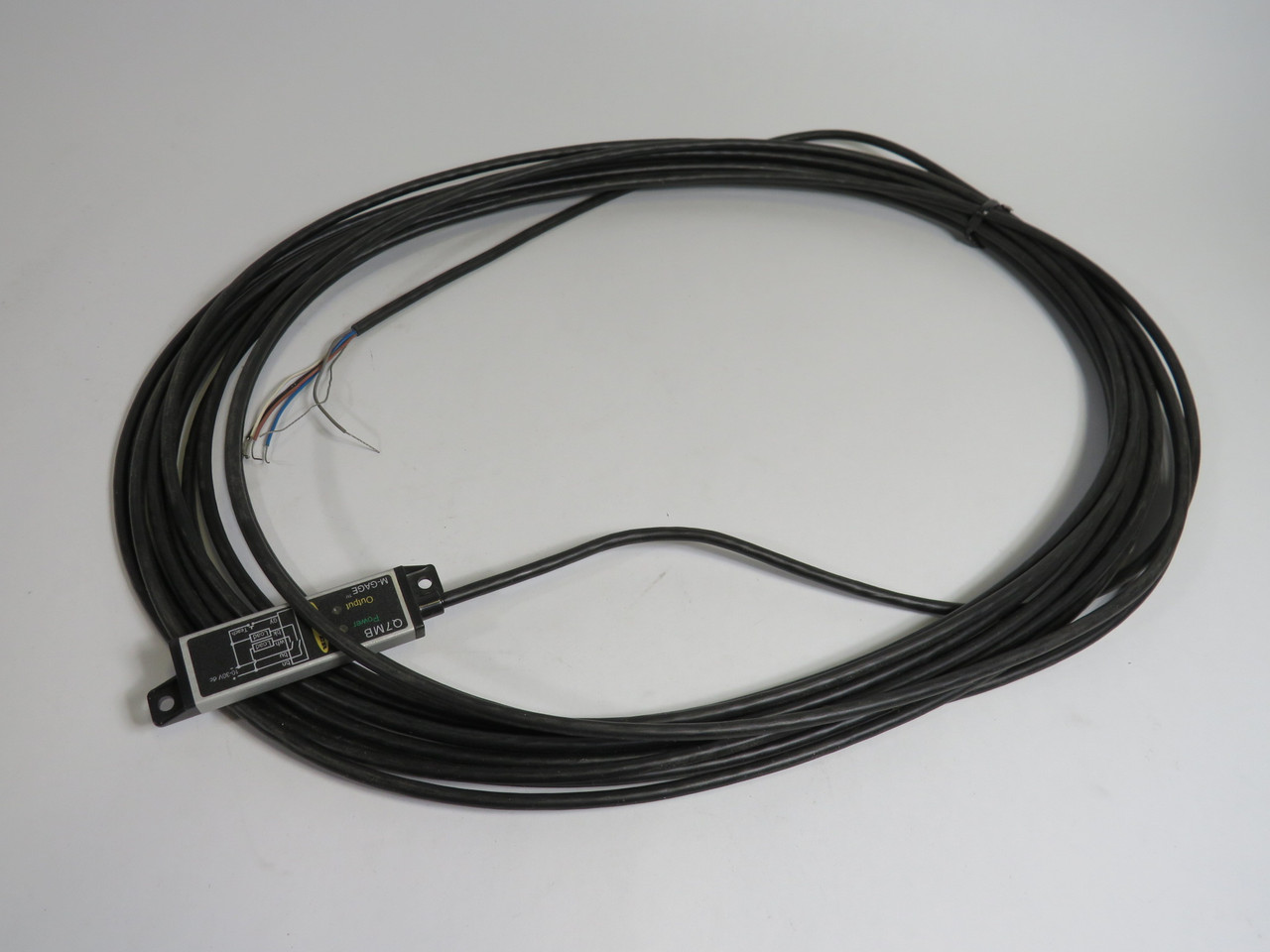 Banner 72490 Flat-Pak Sensor 10-30VDC 30' Cable Q7MB-W/30 ! NEW !