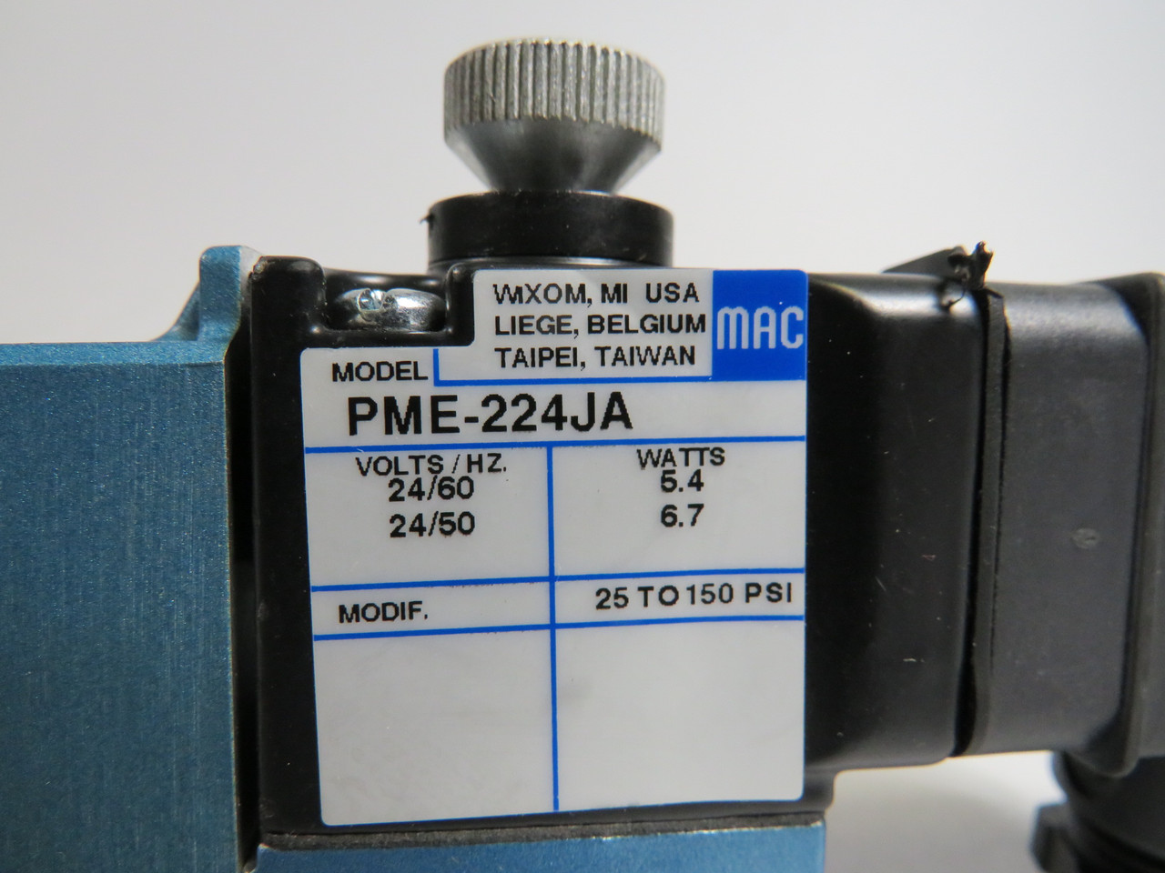 MAC 821C-PM-224JA-152 Solenoid Valve Assembly C/W 24V Coils SHELF WEAR ! NEW !