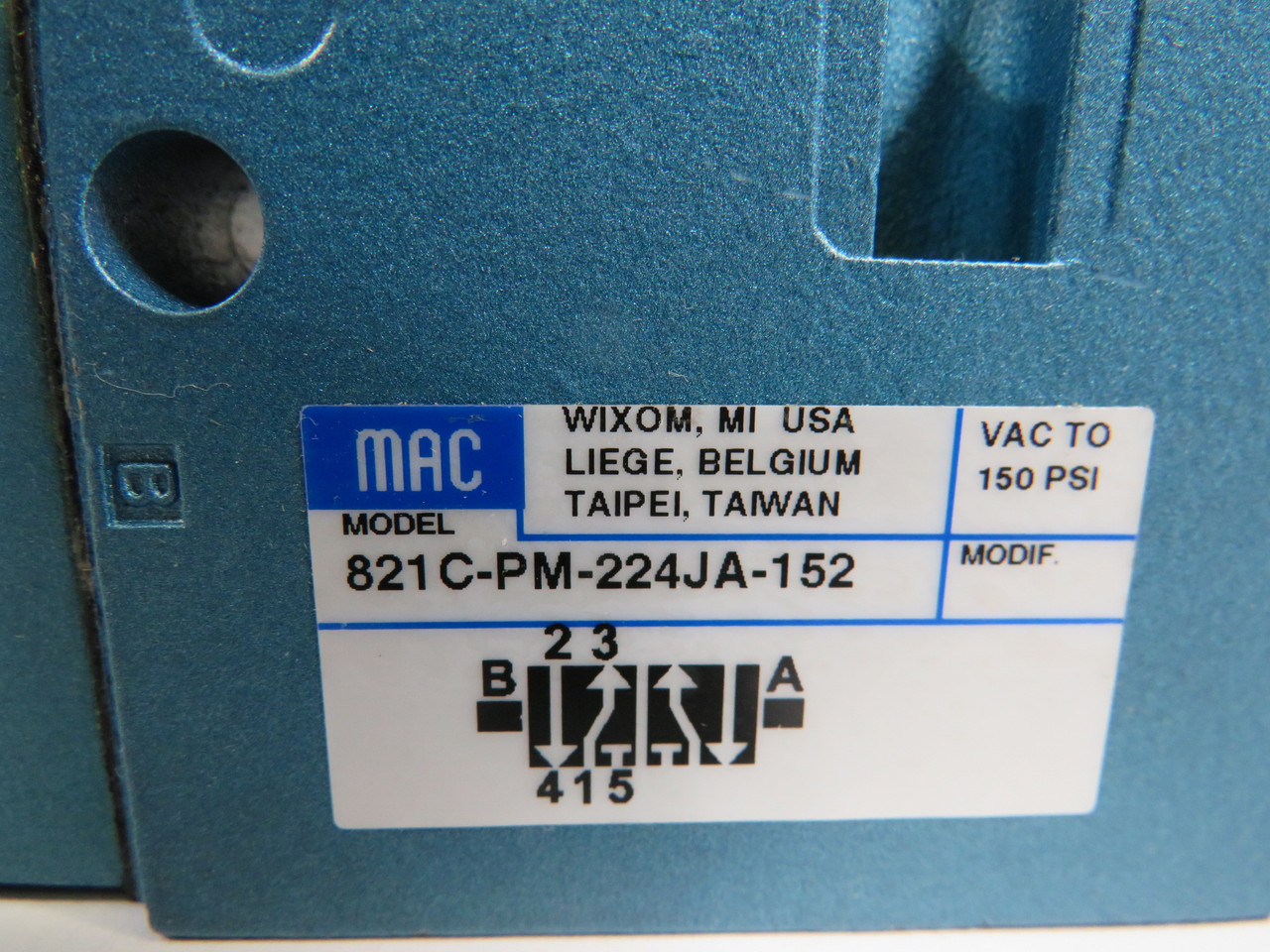 MAC 821C-PM-224JA-152 Solenoid Valve Assembly C/W 24V Coils SHELF WEAR ! NEW !