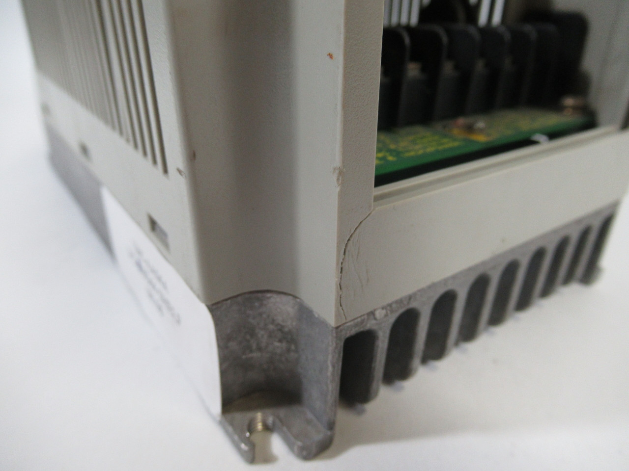 Allen-Bradley 1305-AA04A AC Drive SER C 1HP 3Ph DAMAGE TO CASING ! AS IS !