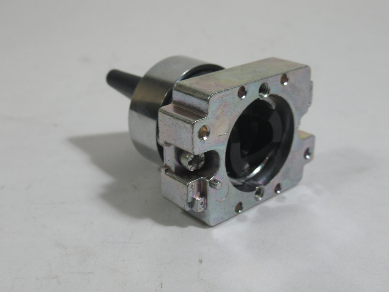 Altech 2AS2-1 Selector Switch 22mm 2Pos Maintained C/W Mounting Bracket USED