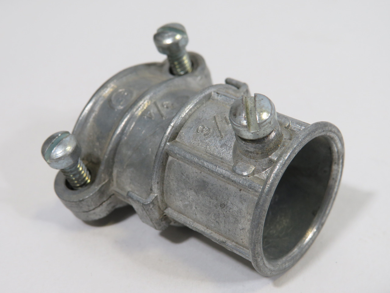 Elliott 401 EMT/Flexible Set Screw Coupling 3/4" Box of 8 *Damaged Box* NEW