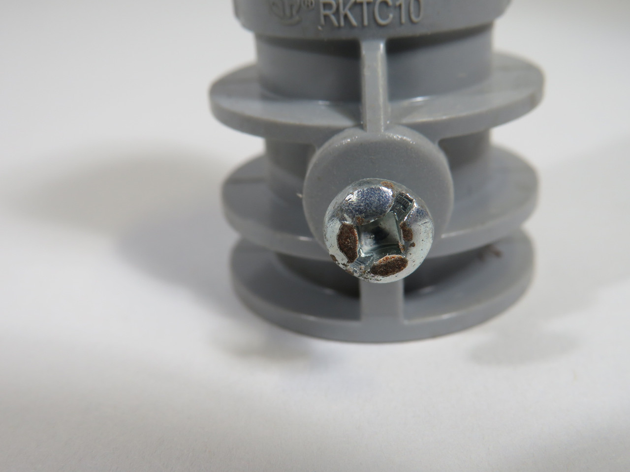 Royal RKTC10 ENT to EMT Set Screw Adapter 1/2" Box of 62 SHELF WEAR ! NEW !