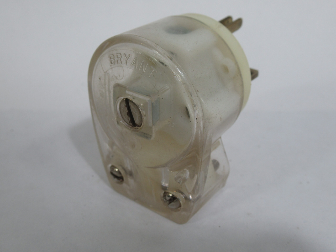 Bryant 5695 Old Style Clear Angle Plug 15A 250V 3W 2P *Rust on Screws* USED