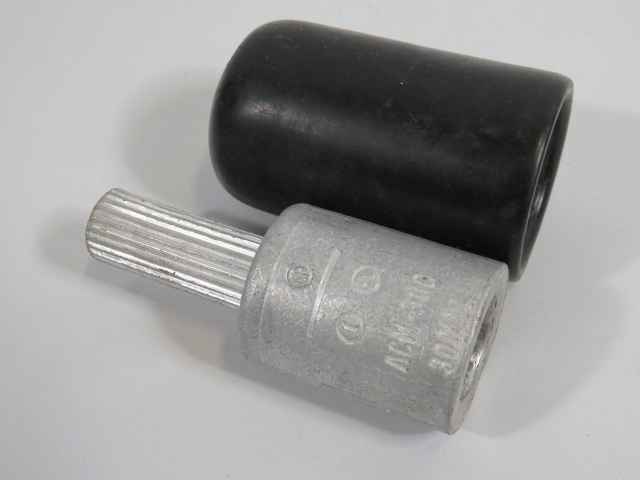 Generic ACM-300 Aluminum Pigtail Adapter 300kcmil C/W Cover ! NOP !