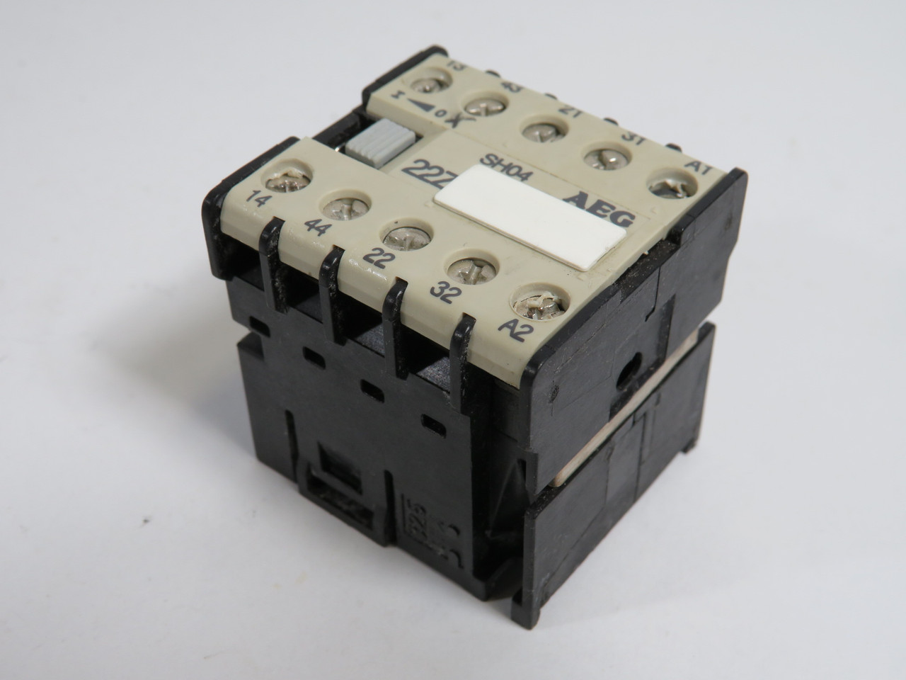 AEG SH04.22Z Auxiliary Contactor 110/120V 50/60Hz 2NO 2NC USED