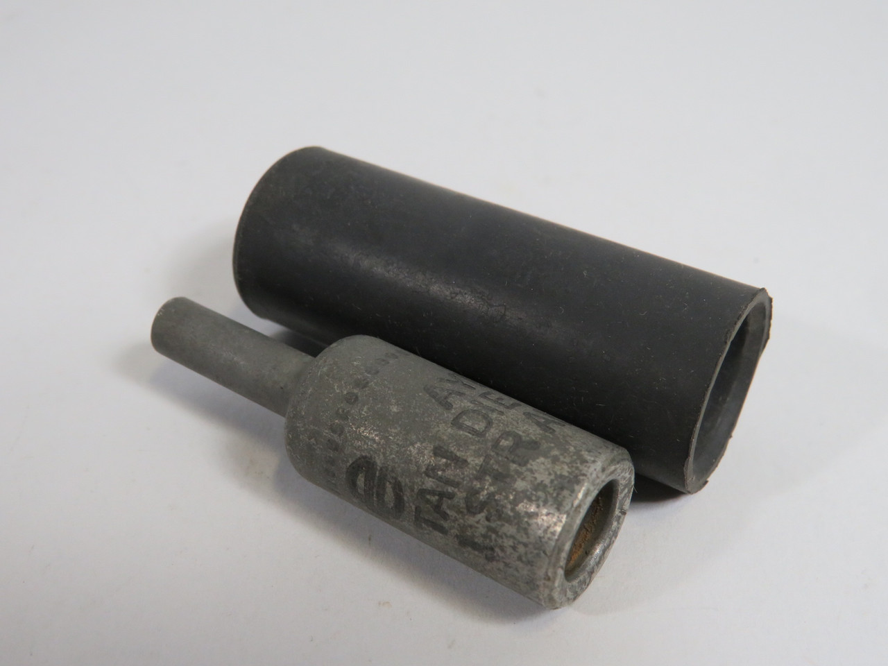 Burndy AYP-1 Aluminum Compression Pigtail Adapter C/W AYP6-1/0 Cover USED