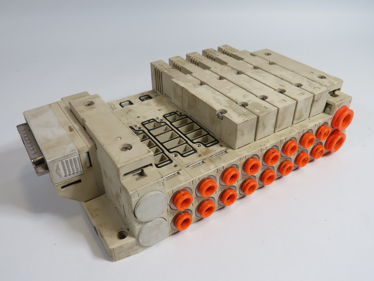 SMC SS5V2-10FD1-08U-N7 Manifold Assembly 8-Station C/W 5x Blank Plates USED