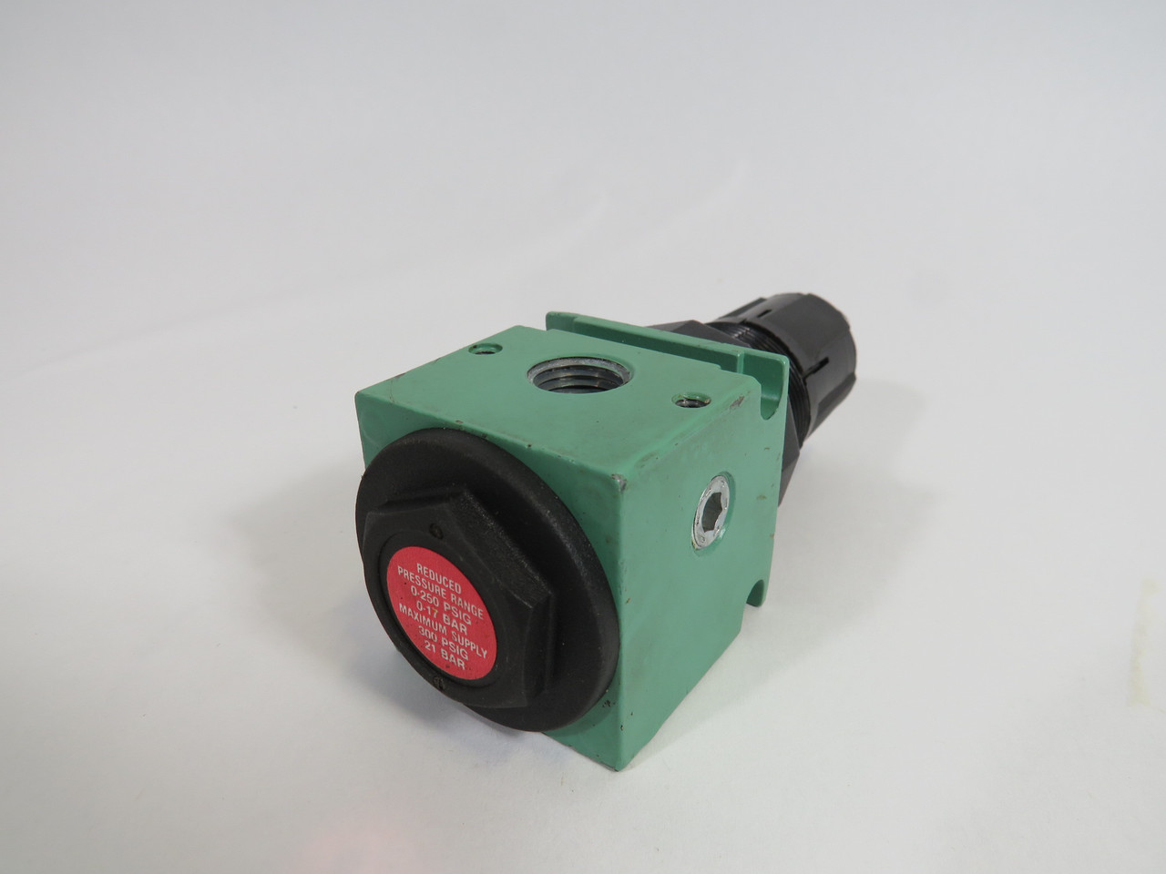 Numatics R10R-02G Pressure Regulator 1/4" NPT 250/300psi NO GAUGE USED