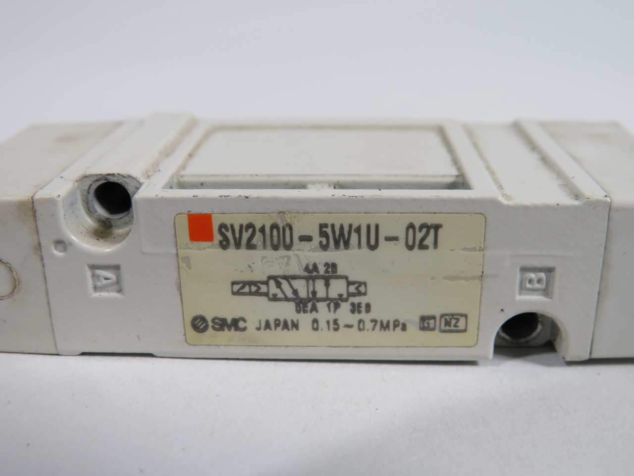 SMC SV2100-5W1U-02T Solenoid Valve 24VDC 0.15-0.7MPa No Screws USED