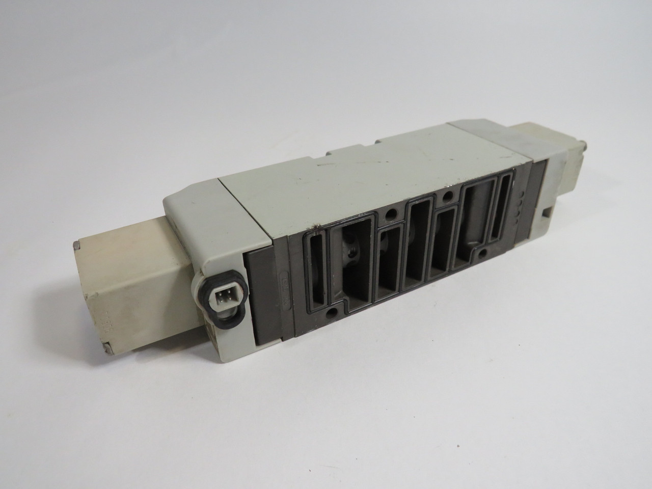 Numatics 353BB400K000030 Solenoid Valve 110-120V 50/60Hz SHELF WEAR USED