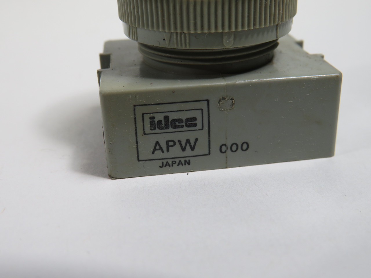 IDEC APW299A Amber Pilot Light Full Voltage No Lamp USED