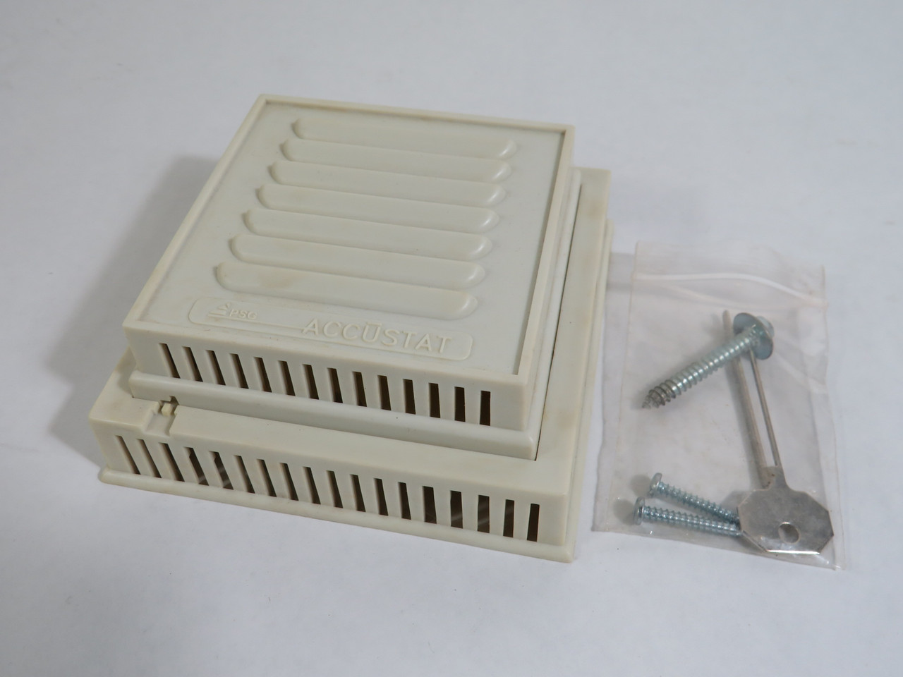 PSG Controls LH-1 Accustat Thermostat 24-30V 1-Stage On/Off SHELF WEAR ! NEW !