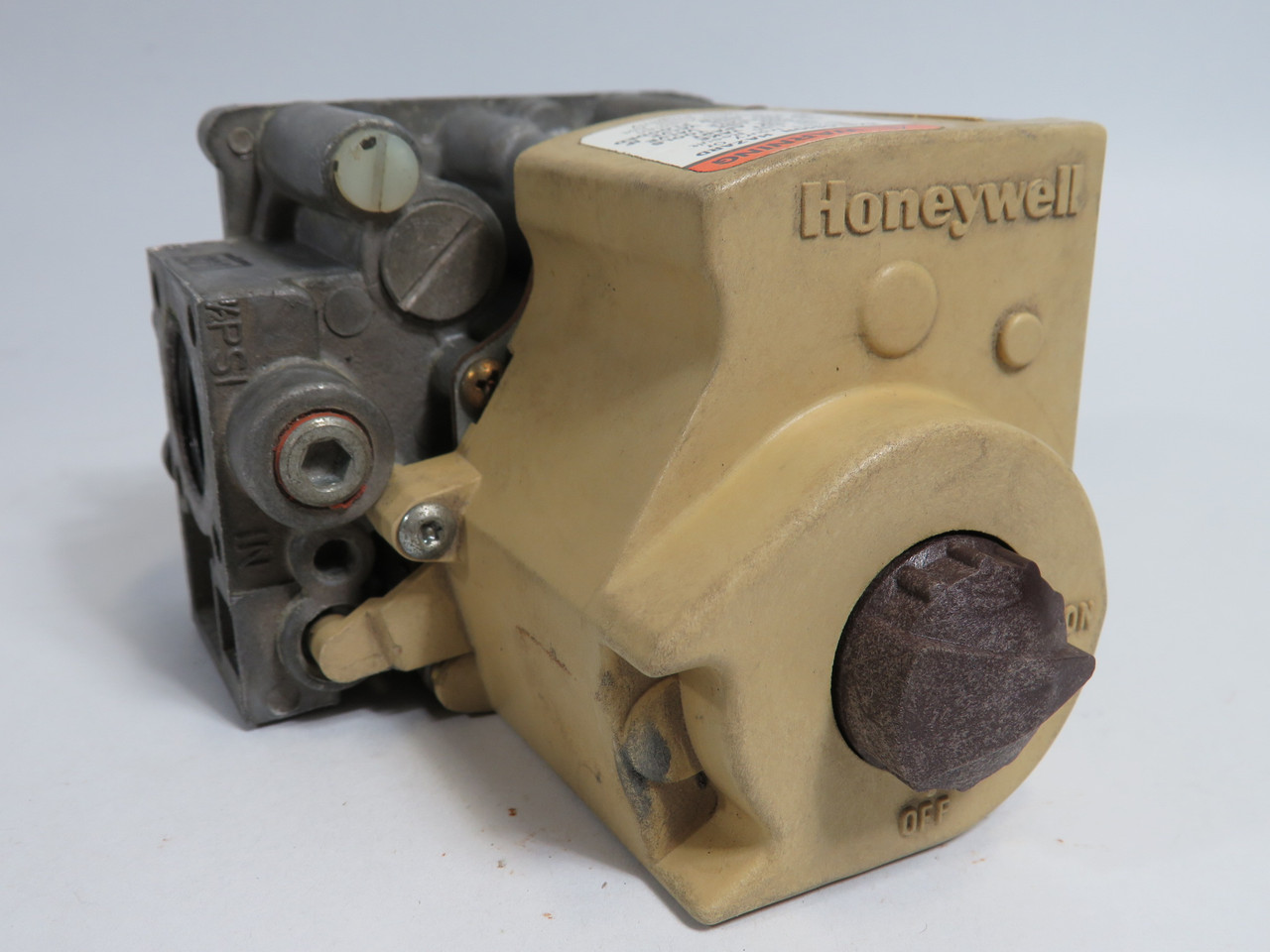 Honeywell VR8205H1003 Gas Valve 3.5 Adj 3-5 Range 24V 60Hz 0.5A USED