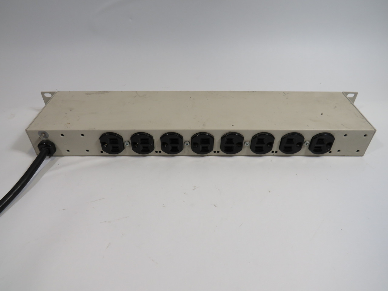 APC MO9RM Rack-Mount PDU 9-Outlet 120V 15A 50/60Hz 15' Cord SHELF WEAR USED