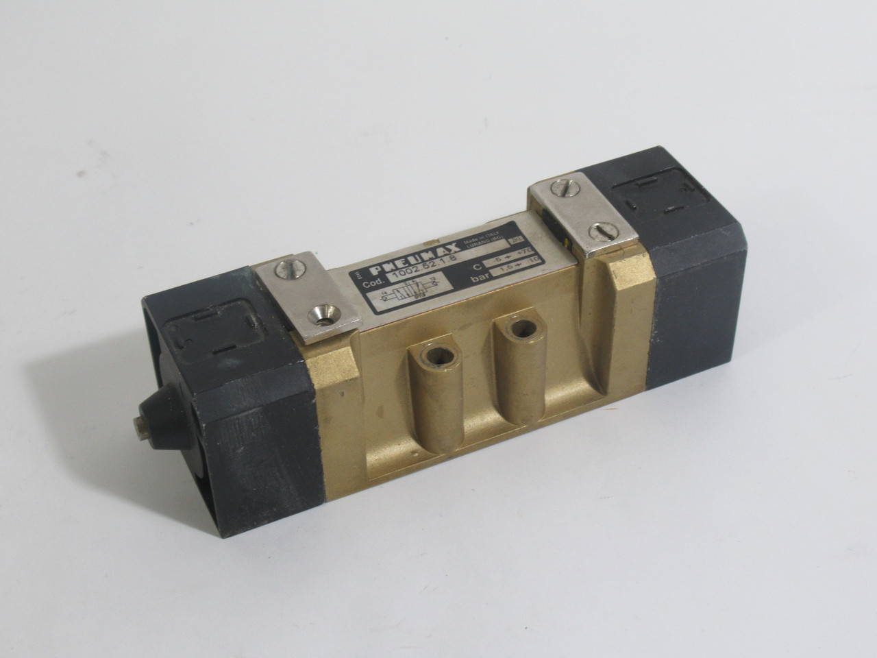 Pneumax 1002.52.1.8 Double Pilot Valve 5/2 Way 1.5-10bar USED