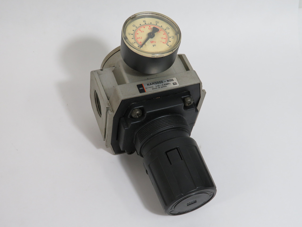 SMC NAR5000-N06 Pneumatic Valve Regulator 0.05-0.85MPa 3/4"NPT C/W Gauge USED