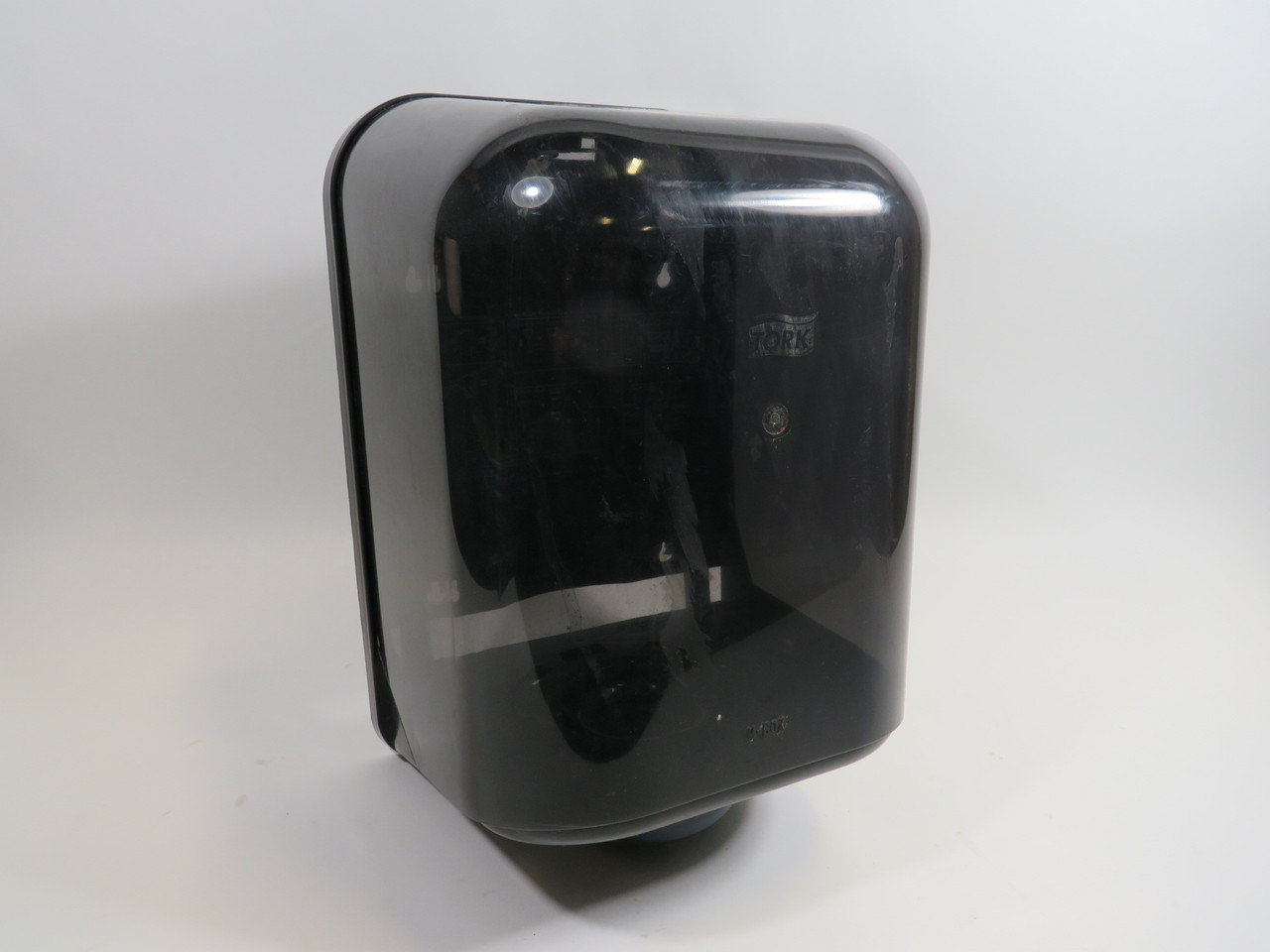 Tork 559028A Centre-Feed Paper Towel Dispenser NO KEY USED