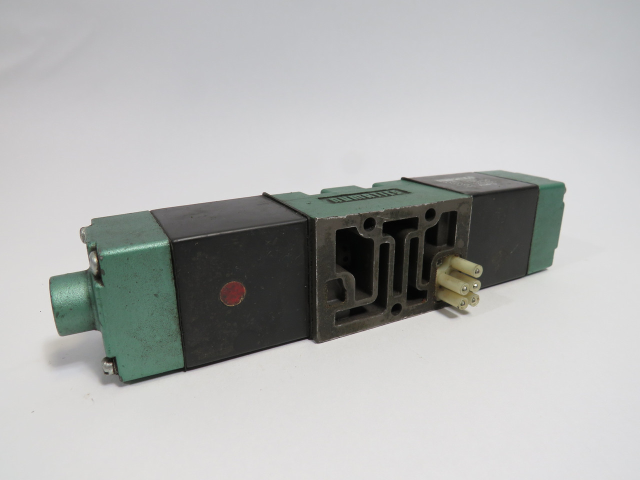 Numatics 152SS600K Solenoid Valve .11A 100-115V@50Hz  SHELF WEAR USED