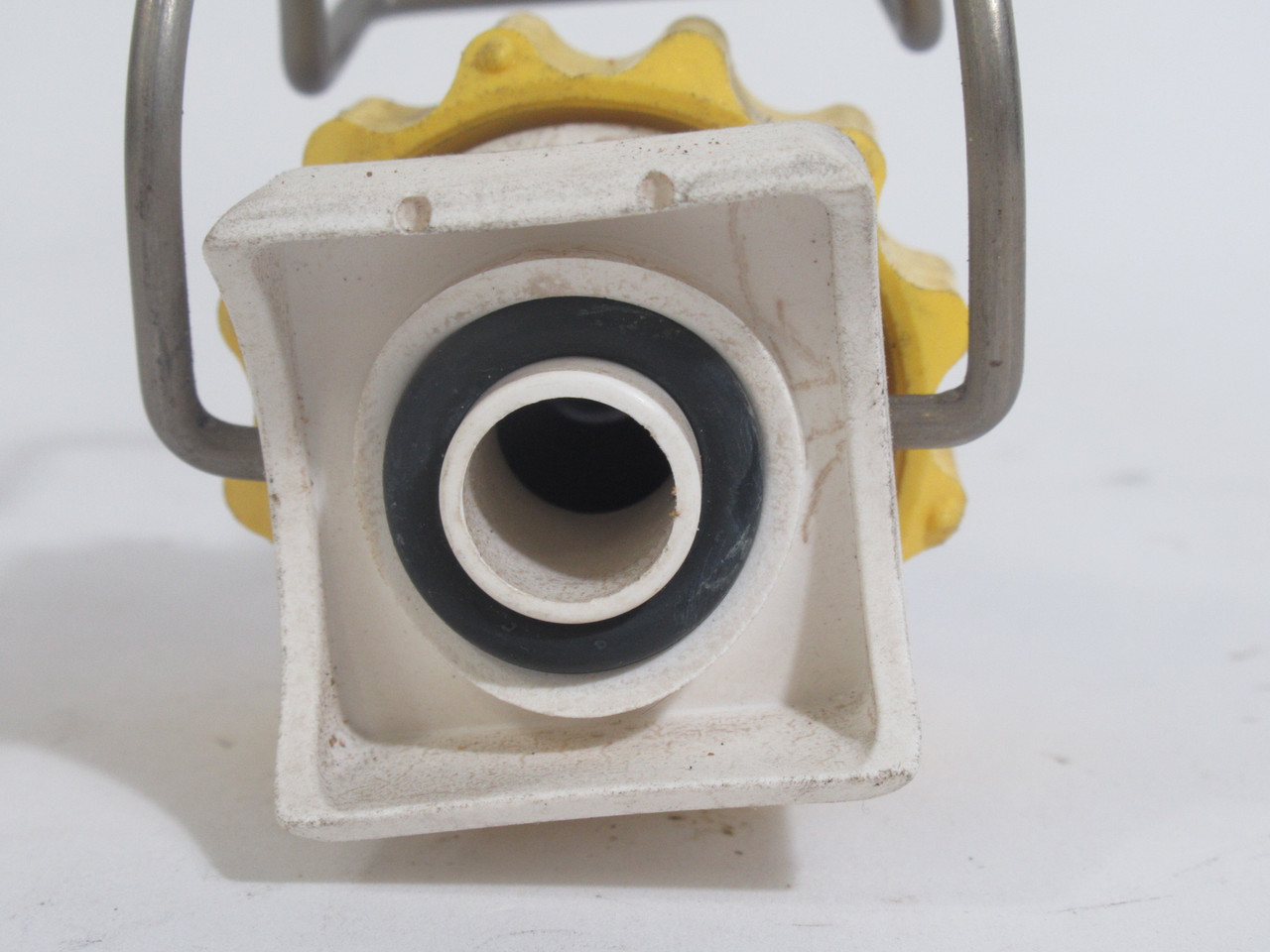 Bex 1KBF6530 K-Ball Clip On Spray Nozzle Flat Fan 65 Degree Angle 40psi USED