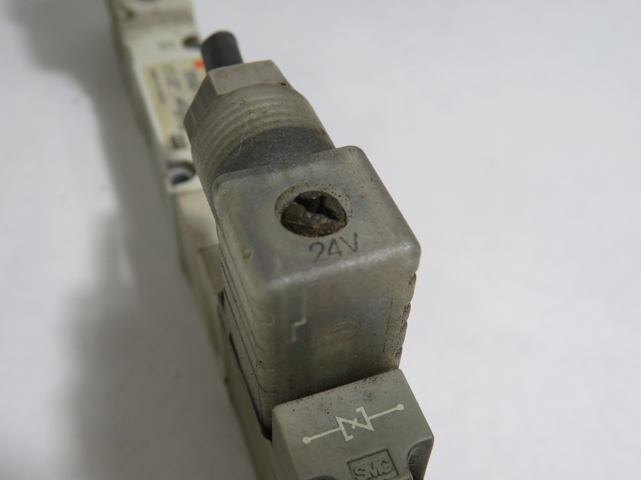 SMC SY5440-5DZ Solenoid Valve 24VDC 0.2-0.7MPa SHELF WEAR USED