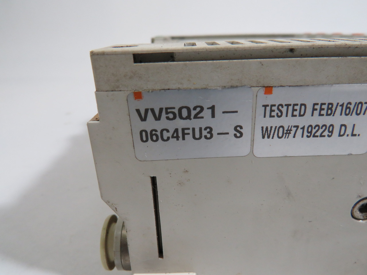 SMC VV5Q21-06C4FU3-S Solenoid Manifold 24VDC RUST/MISSING PLATE + PLUG USED