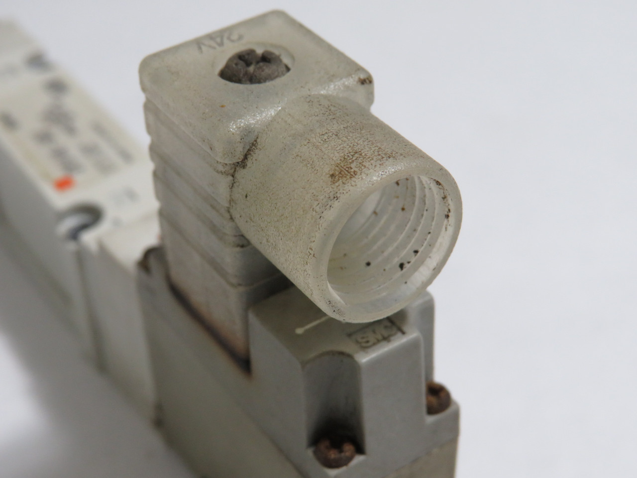 SMC SY5140-5DZ Solenoid Valve 24VDC 0.15-0.7MPa SHELF WEAR USED