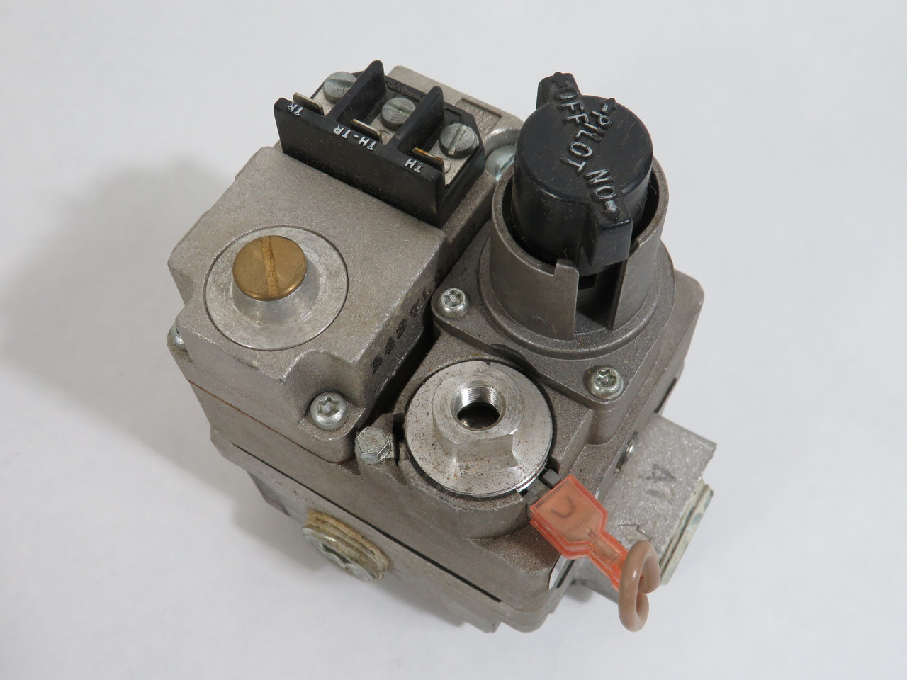 Emerson White-Rodgers 36C03-433 Gas Valve 3/4" 24V 60Hz 0.23A 1/2pci ! NEW !