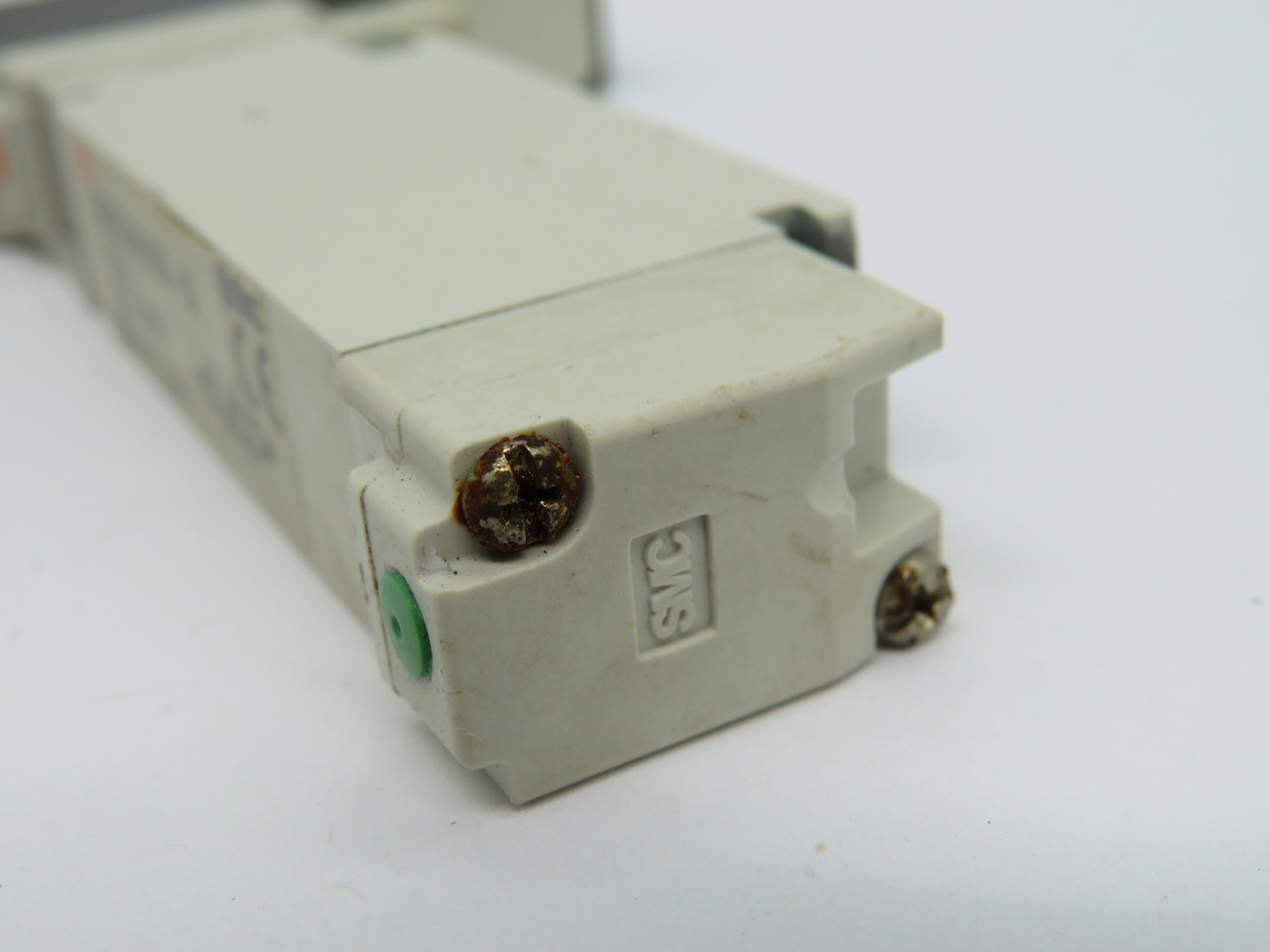 SMC VQC2A01N-5 Solenoid Valve 4-Position 3-Port 24VDC 0.15-0.7MPa RUST USED