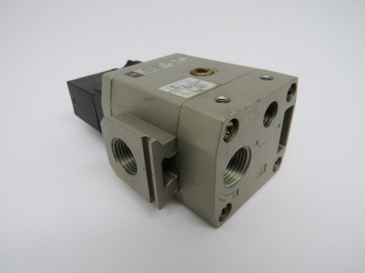 SMC NAV3000-N03-5D Soft Start Valve 3/8" NPT 0.2-1.0MPa 21-26VDC RUST USED