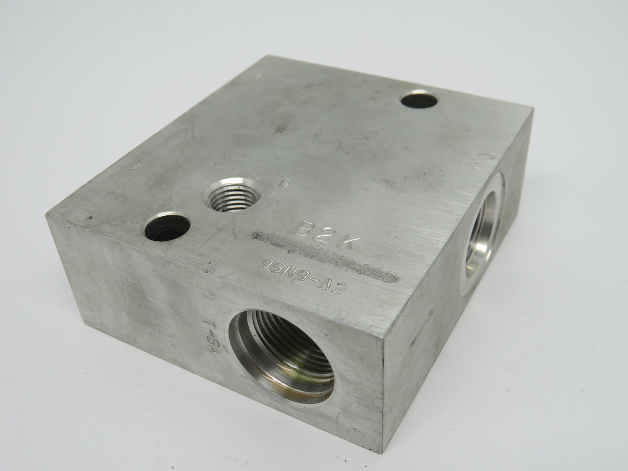 Sun Hydraulics B2K Line Mount Manifold 90° MISSING HARDWARE USED