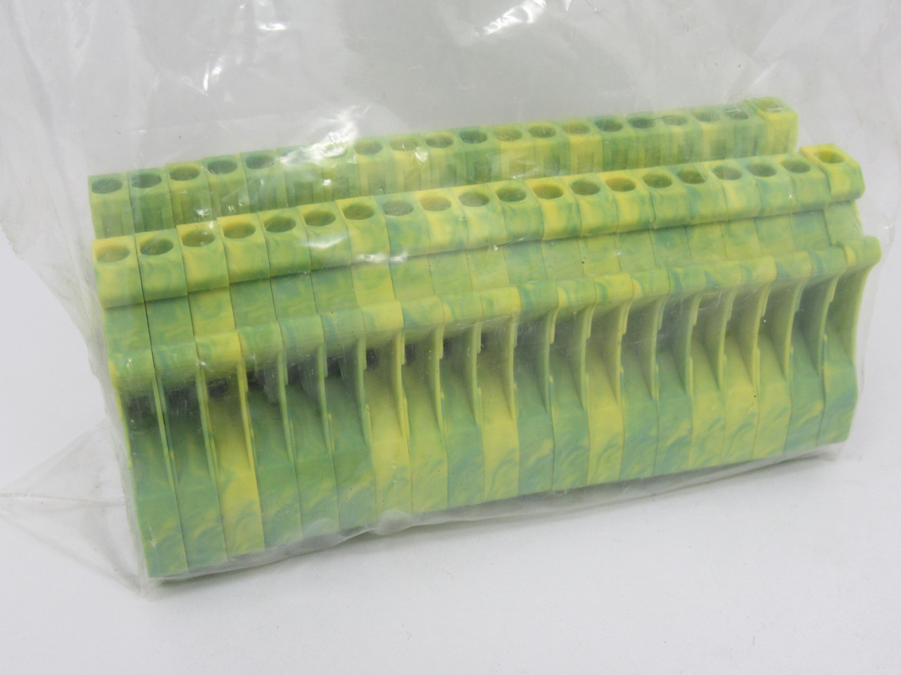 Phoenix Contact UT-2.5-PE Green/Yellow Tie Dye Terminal Block Lot of 20 USED