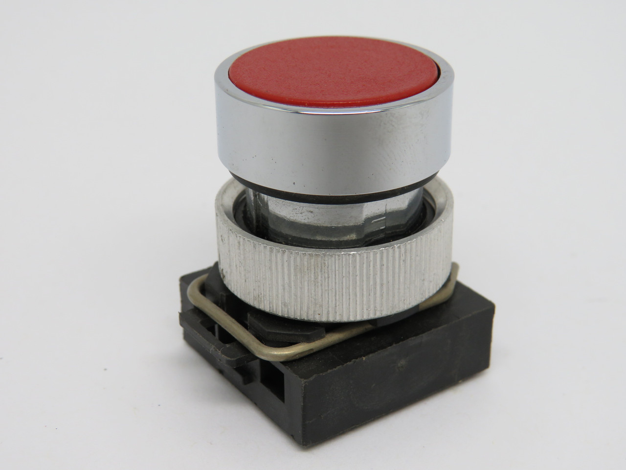 ERSCE ER506020 Flush Push Button w/Ring Red Cap 22mm USED