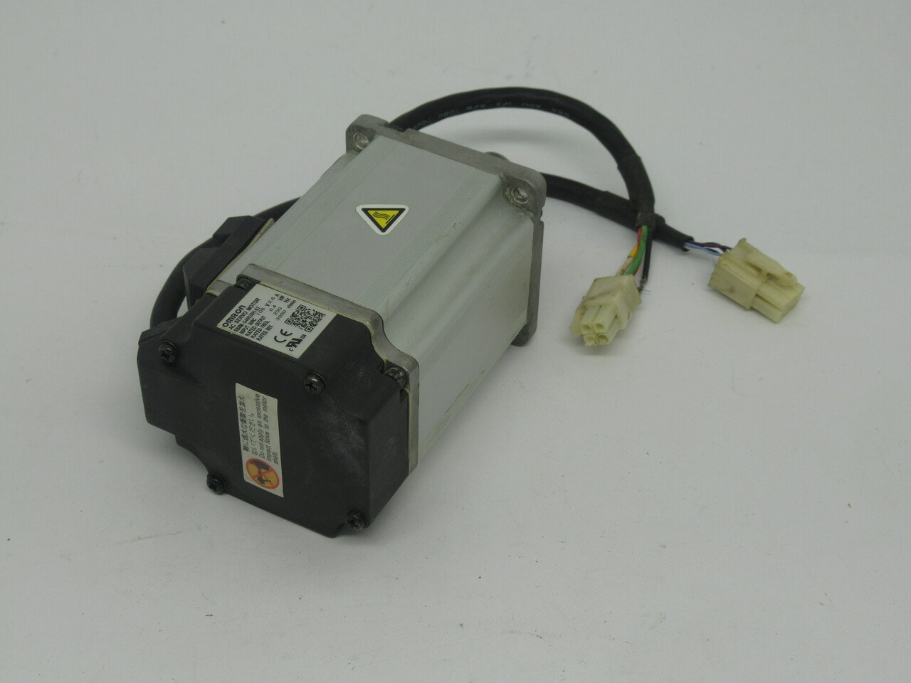 Omron R88M-G40030H-S2 AC Servo Motor 0.4kW 3000RPM 106V 2.6A 200Hz AS IS