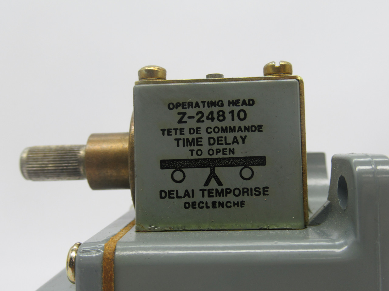 Allen-Bradley 802T-R4TD Limit Switch 3A 120VAC C/W Z24810 Operator Head NOP