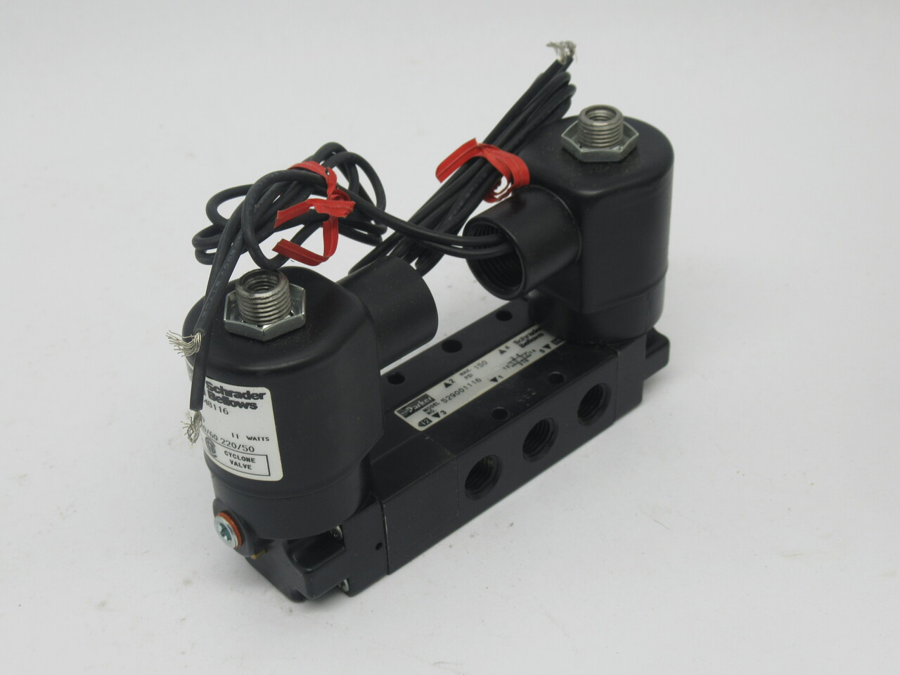 Parker 529001116 Double Solenoid Valve 4Way 3-Pos 220/240V 50/60Hz 150psi NEW