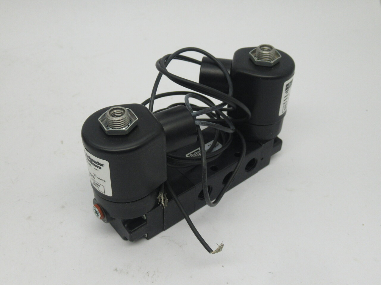 Parker 521001116 Double Solenoid Valve 4Way 3-Pos 220/240V 50/60Hz 150psi NEW