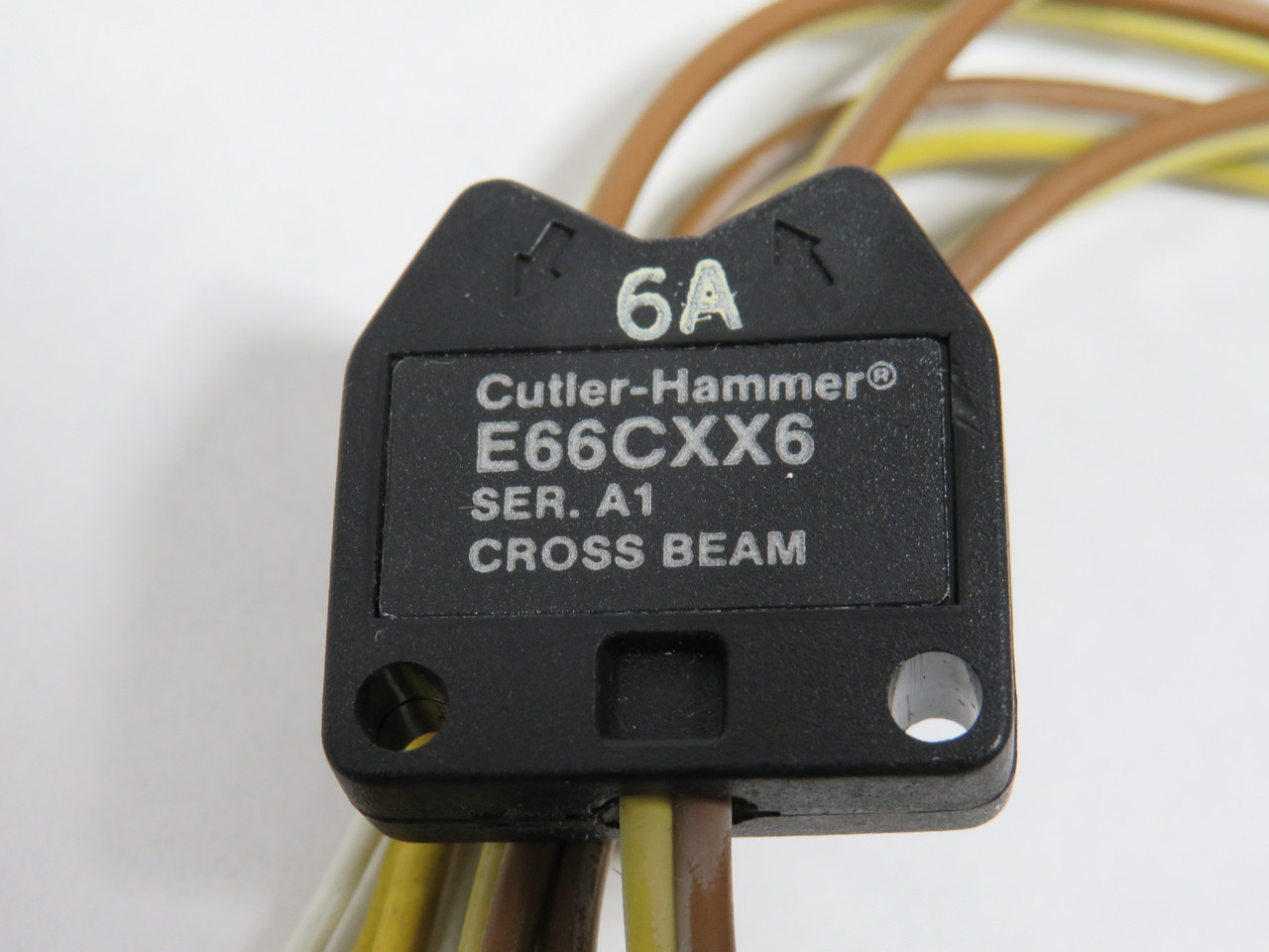 Eaton Cutler-Hammer E66CXX6 Cross Beam Photoelectric Sensor 8mm Distance USED