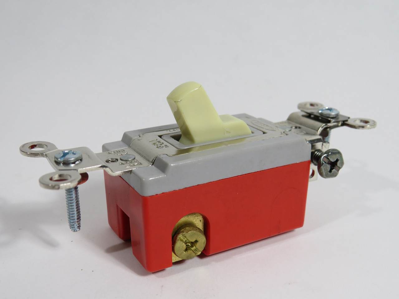 Hubbell HBL1223I Ivory Toggle Switch 20A 120-277V 3-Way NEW