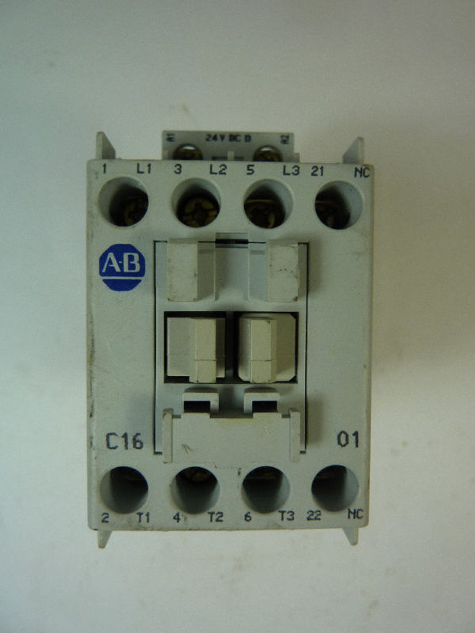 Allen-Bradley 100-C16ZJ01 Contactor 16 Amp 24VDC USED