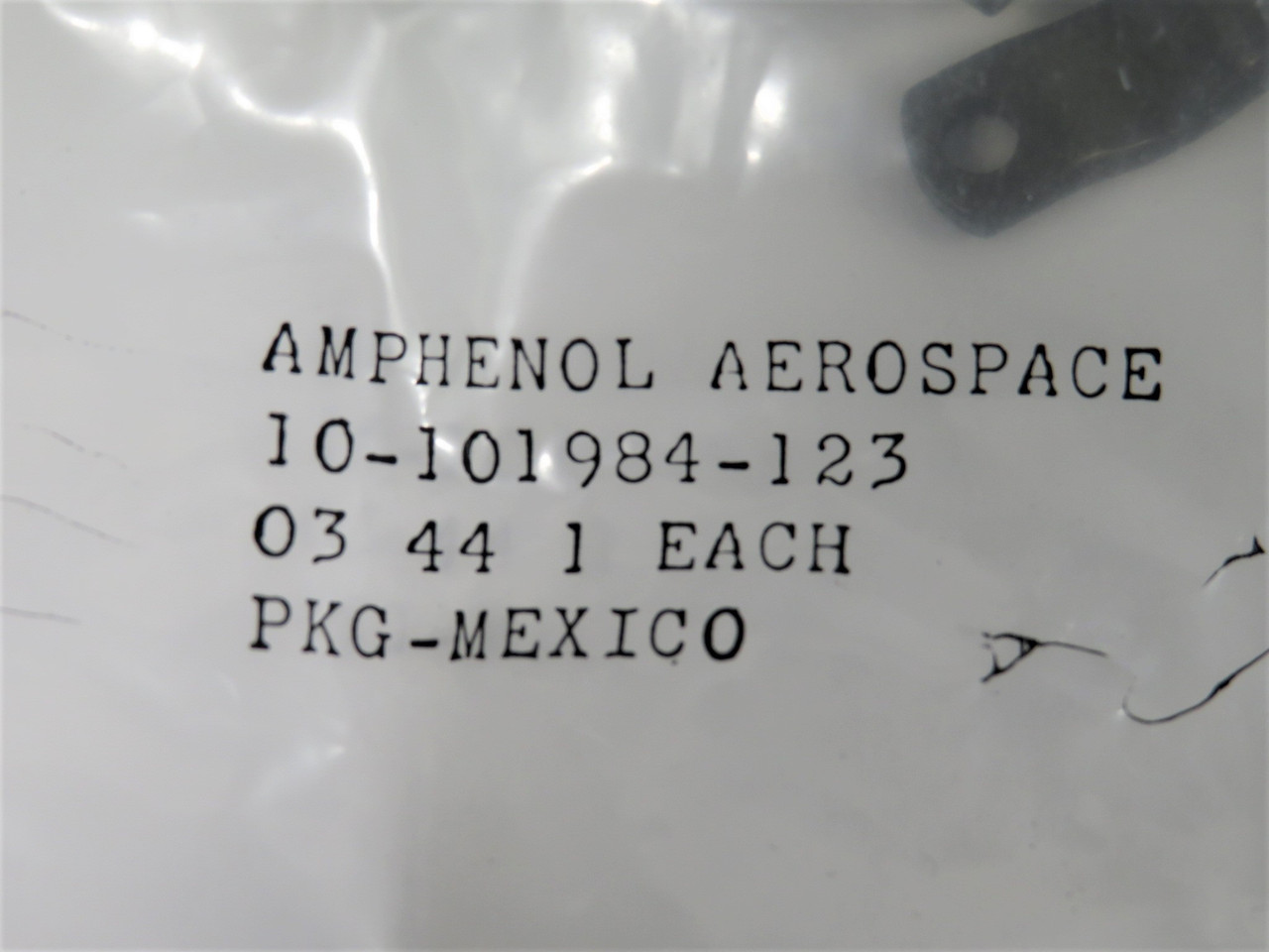 Amphenol 10-101984-123 Circular Connector Clamp *Bag May Be Resealed* NWB