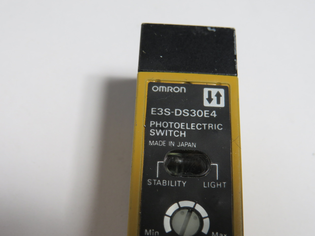 Omron E3S-DS30E4 Photoelectric Switch 12-24VDC 50mA 30cm Sensing *Repaired* USED
