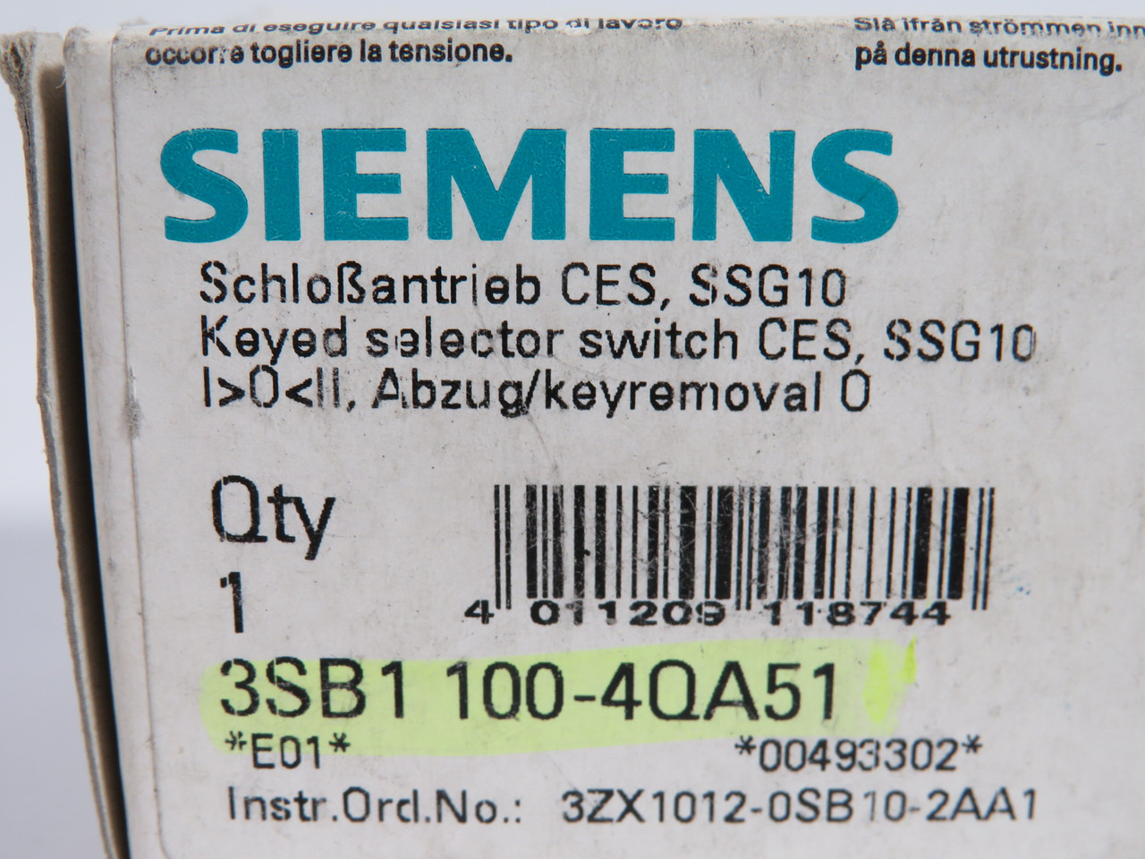 Siemens 3SB1100-4QA51 Keyed Selector Switch I-O-II Momentary C/W Keys NEW