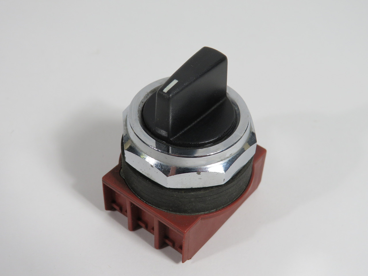 Siemens 3SB03-2RKB Selector Switch 2-Position Spring Return *Missing H/W* USED