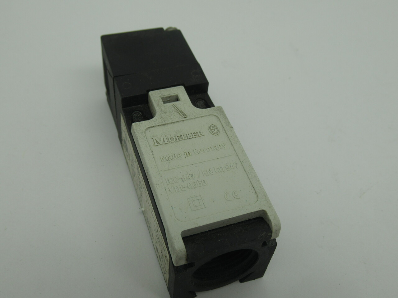 Moeller AT0-01-1-ZB Safety Switch 400V/4A 230V/6A NO ACTUATOR USED