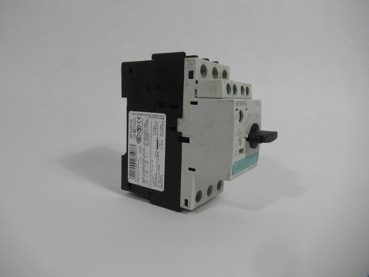 Siemens 3RV1021-0HA10 Circuit Breaker 3P 0.55-0.8A 400-690VAC C/W Aux Block USED