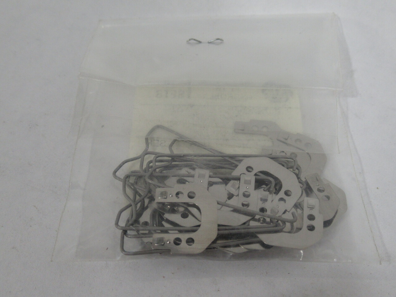 Allen-Bradley 700-HN115 Ser A Retained Clip Assembly 10-Pk *Damage to Bag* NWB