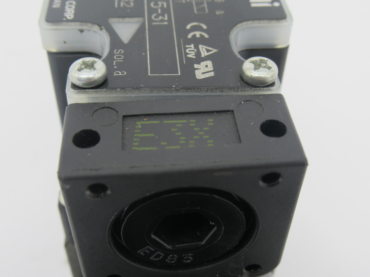 Nachi SS-G01-E3X-R-C115-31 Solenoid Directional Control Valve 115VAC/60Hz USED